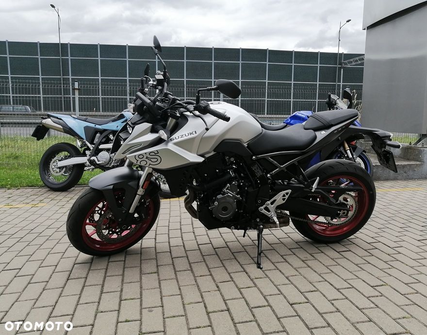 Suzuki GSX - 2