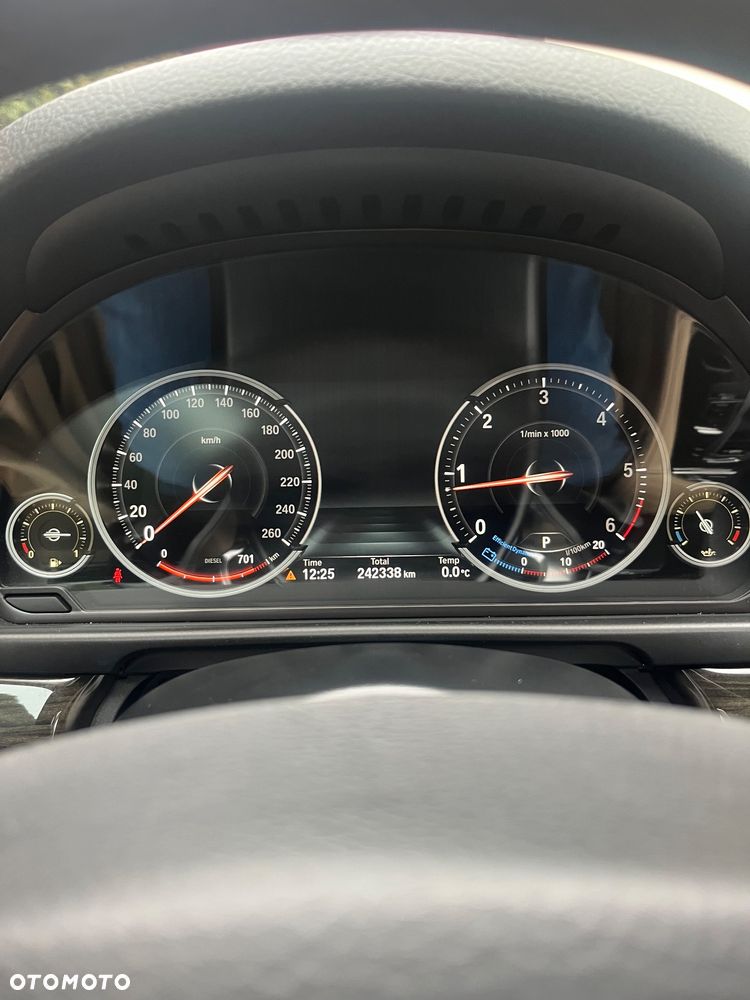 BMW Seria 5 525d xDrive Luxury Line - 13