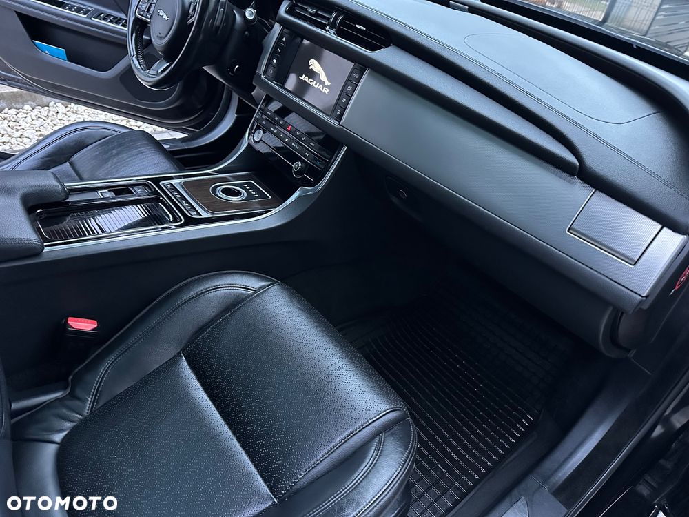 Jaguar XF 2.0 i4D Prestige - 21