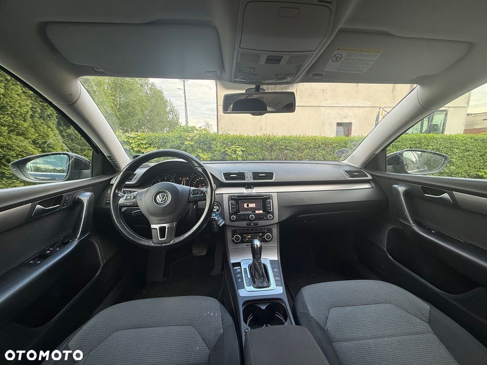 Volkswagen Passat - 25