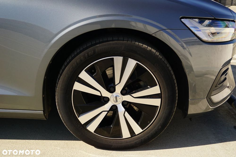 Volvo V60 B3 B DKG Momentum Core - 22