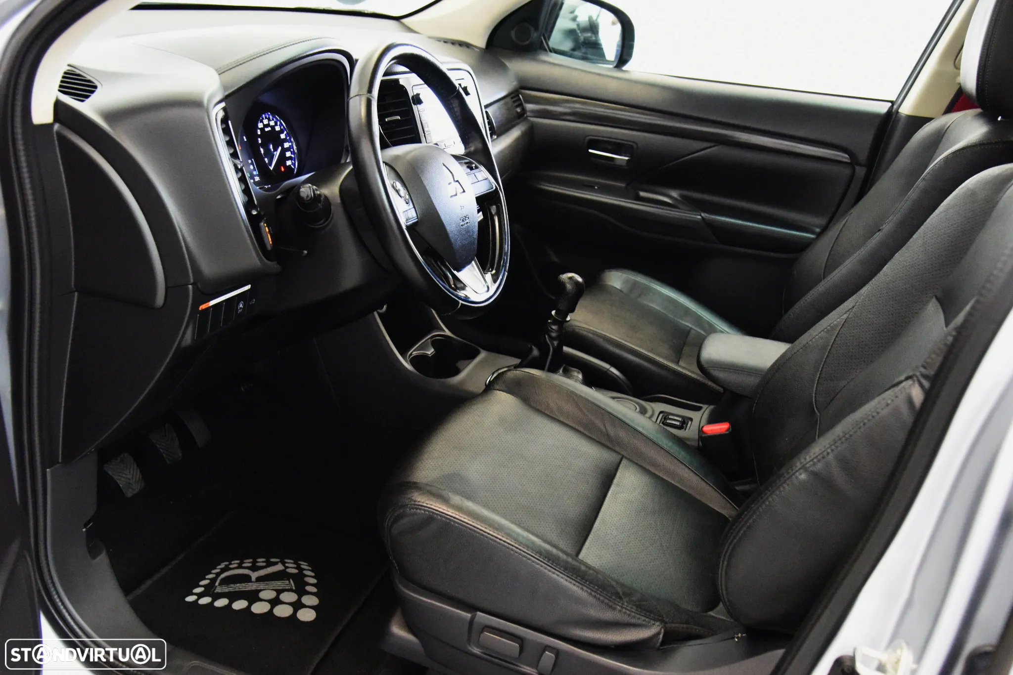 Mitsubishi Outlander 2.2 DI-D Intense+ - 11