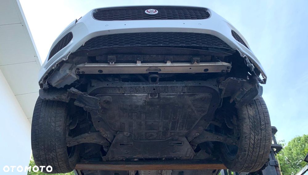 Jaguar E-Pace D180 AWD R-Dynamic HSE - 10