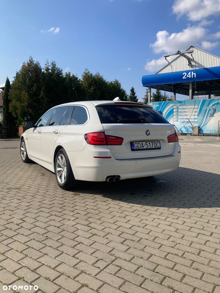 BMW Seria 5 523i Touring Sport-Aut - 3