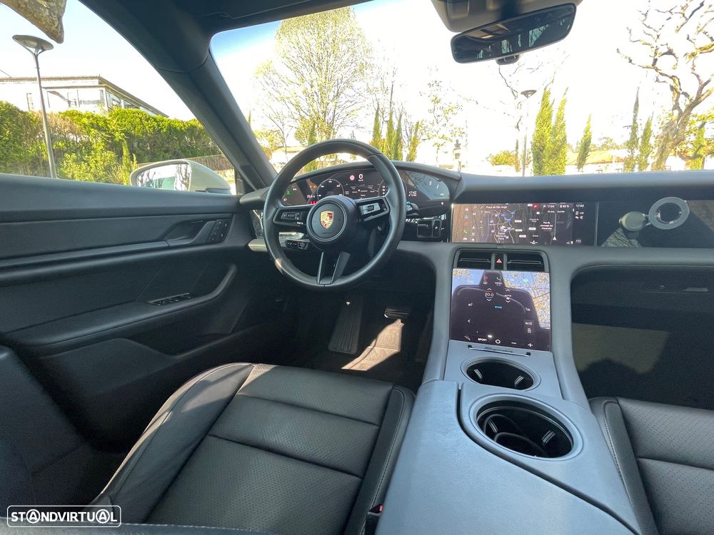 Porsche Taycan 4 - 3
