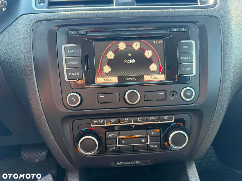 Volkswagen Jetta 1.6 TDI BMT Comfortline DSG - 14