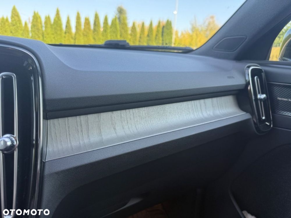 Volvo XC 40 - 38