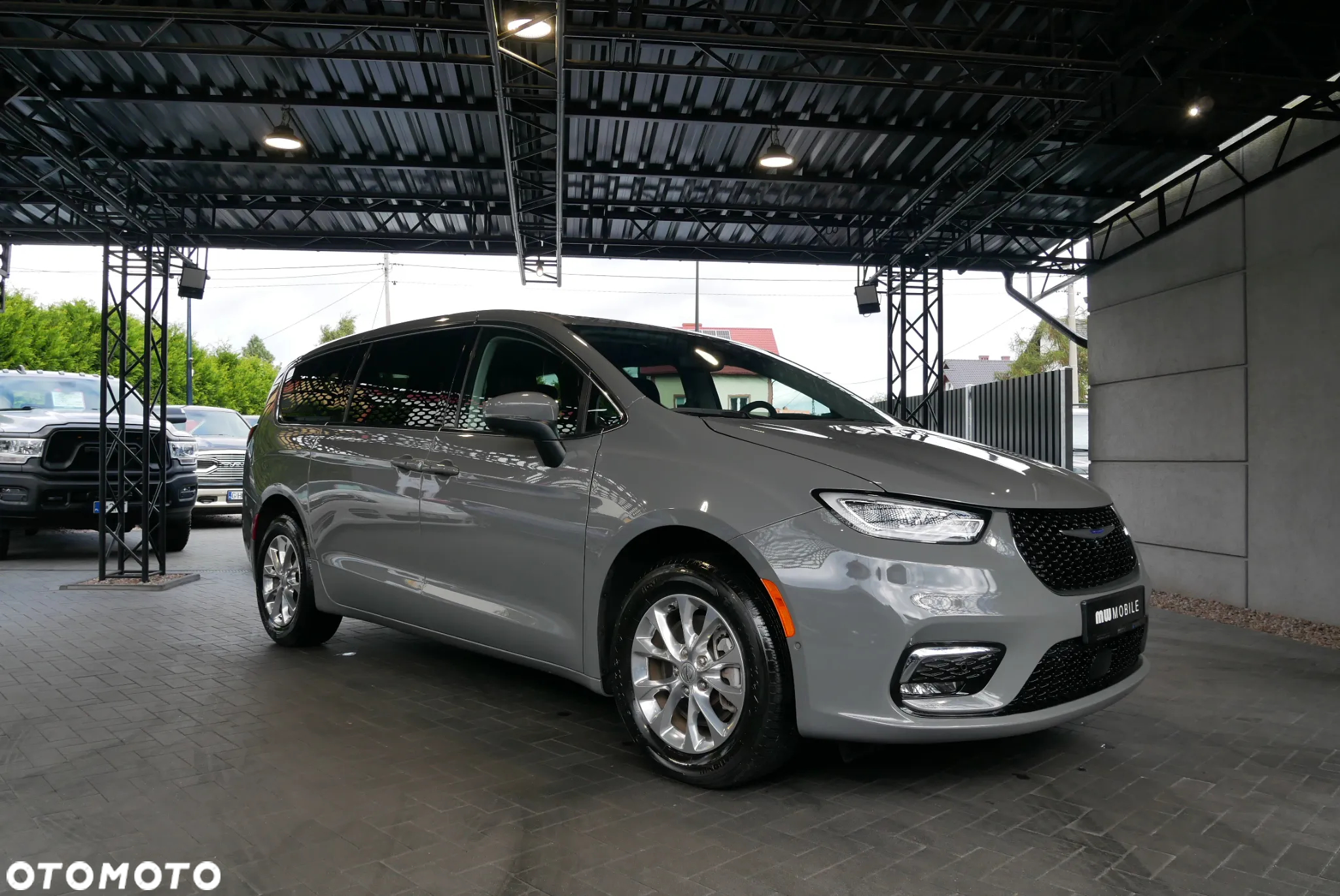 Chrysler Pacifica - 2