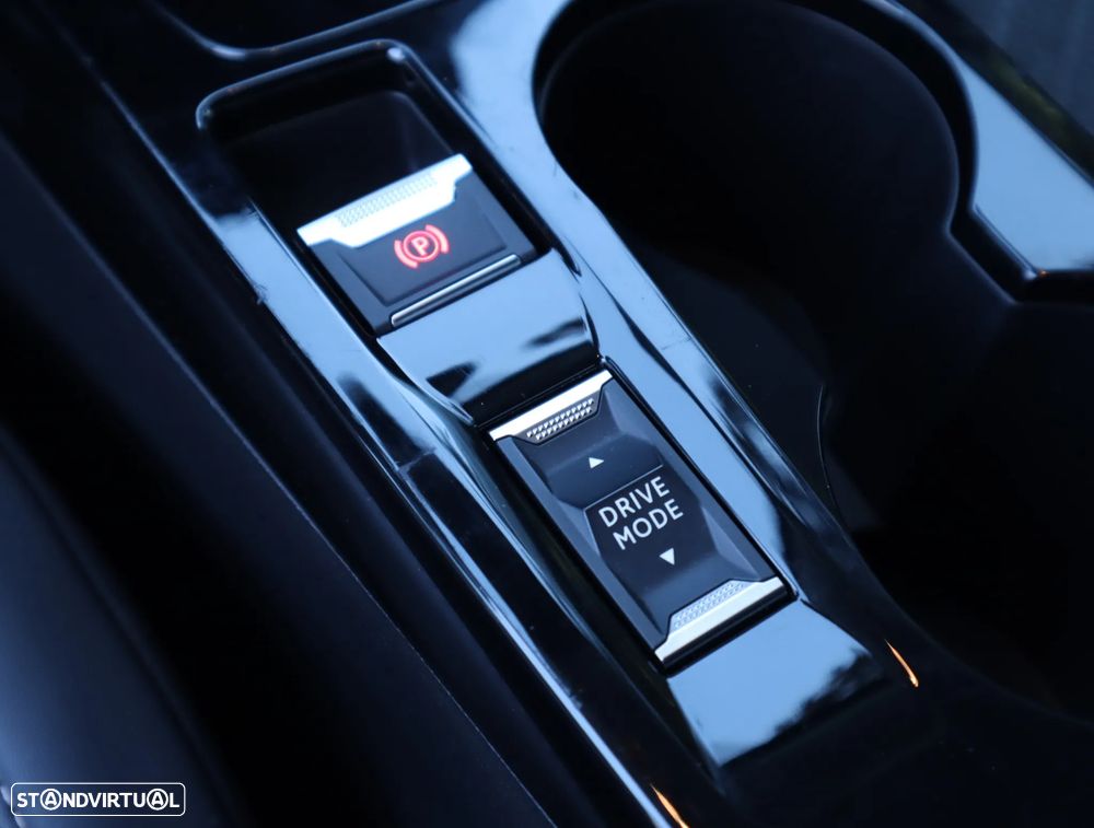 Peugeot 208 1.2 Hybrid Allure e-DCS6 - 36