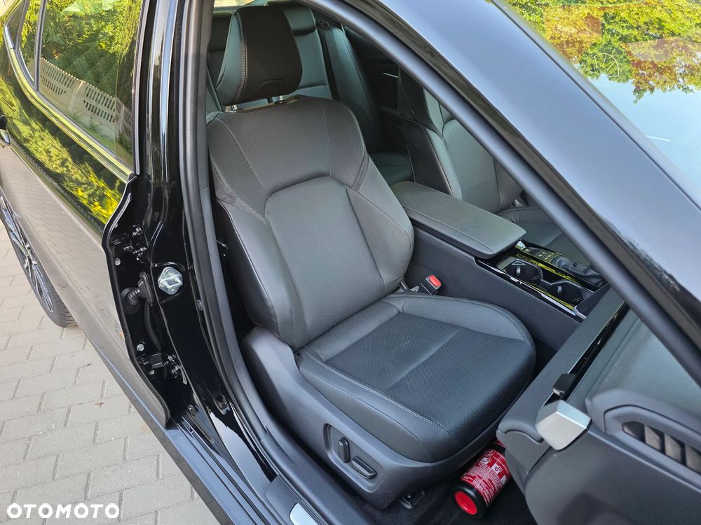Toyota Camry 2.5 Hybrid Dynamic Force Prestige e-CVT - 17
