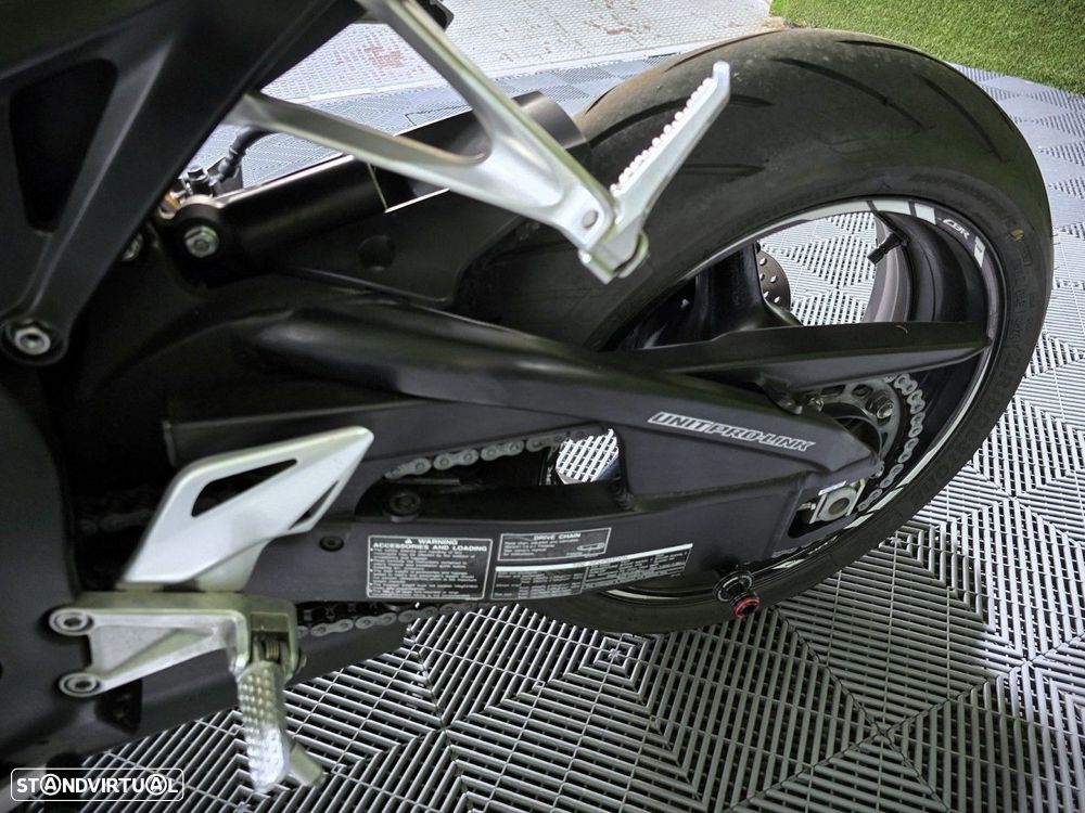 Honda CBR 1000 RR Fireblade - 19