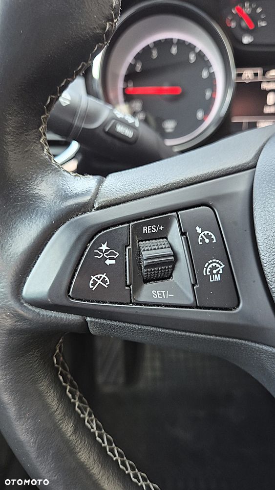 Opel Astra 1.6 T Dynamic S&S - 18