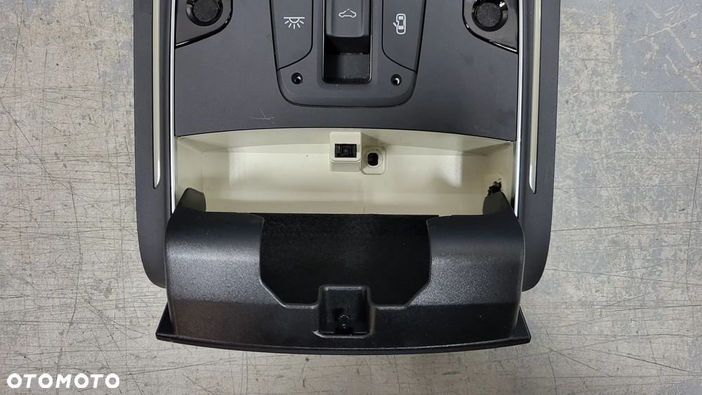 Lampka Podsufitki Audi A8 D4 Czarna - 3