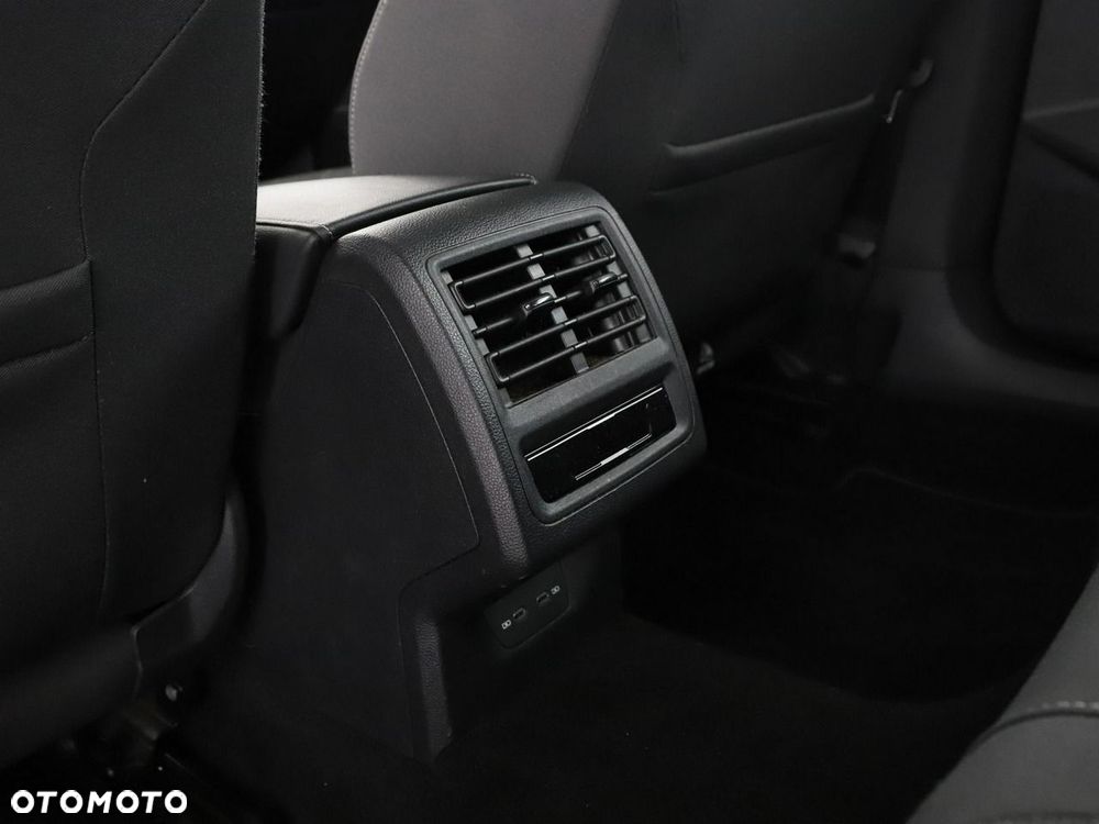 Volkswagen Golf 1.5 eTSI Life DSG - 30