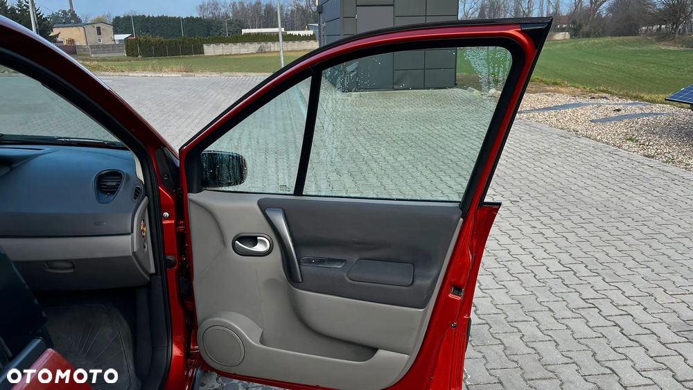 Renault Scenic 1.9 dCi FAP Conquest - 23