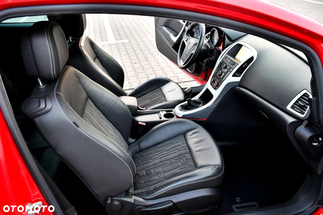 Opel Astra III GTC 1.6 T Cosmo - 27