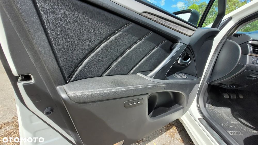 Toyota Avensis 2.0 D-4D Premium - 10