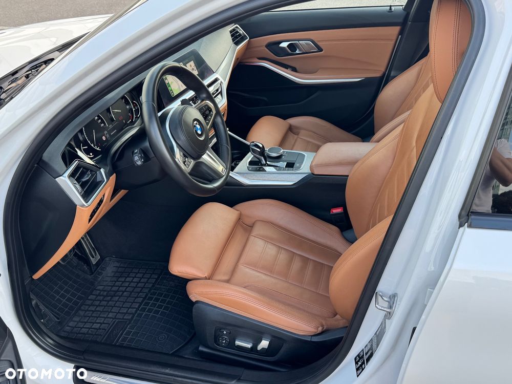 BMW Seria 3 320i xDrive M Sport - 11