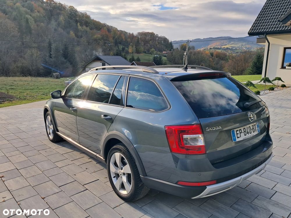 Skoda Octavia Combi 2.0 TDI 4x4 DSG Scout - 10