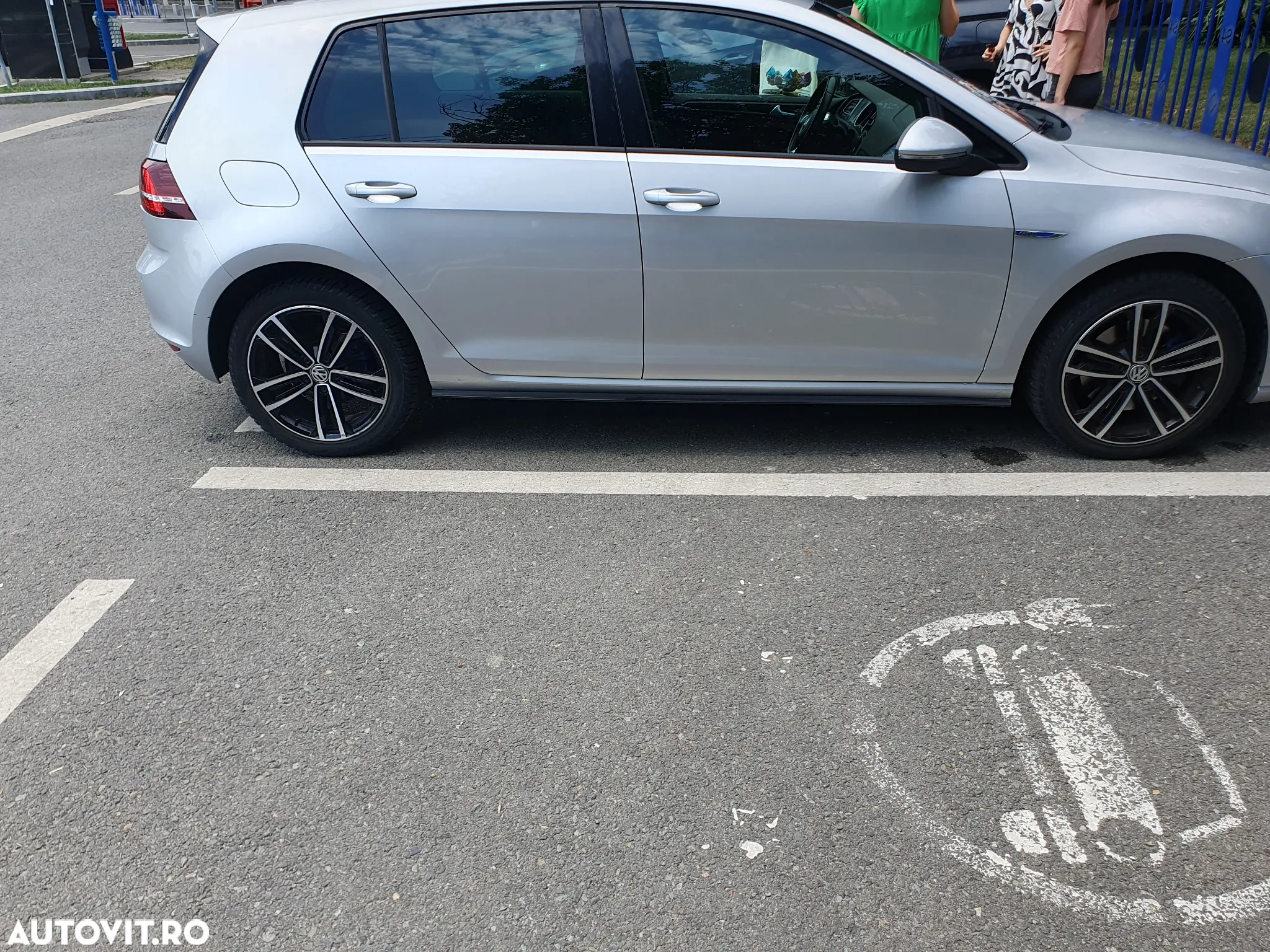 Volkswagen Golf - 11