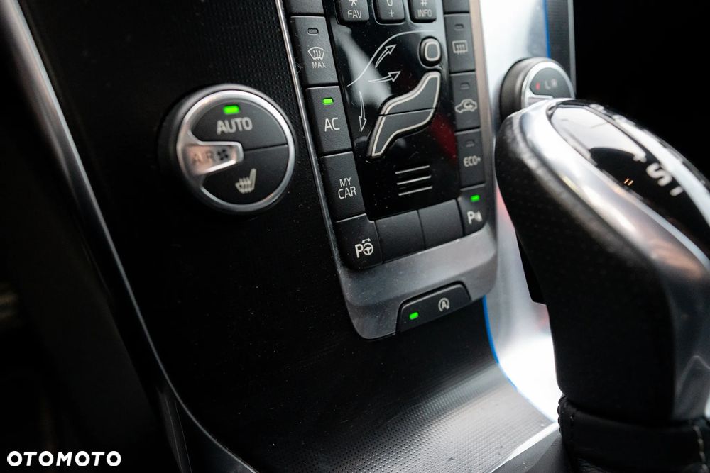 Volvo V40 T5 Geartronic RDesign - 20