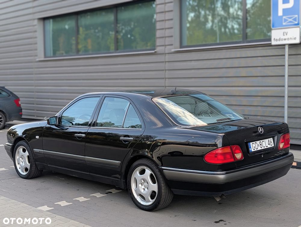 Mercedes-Benz Klasa E 320 4-Matic Elegance - 13
