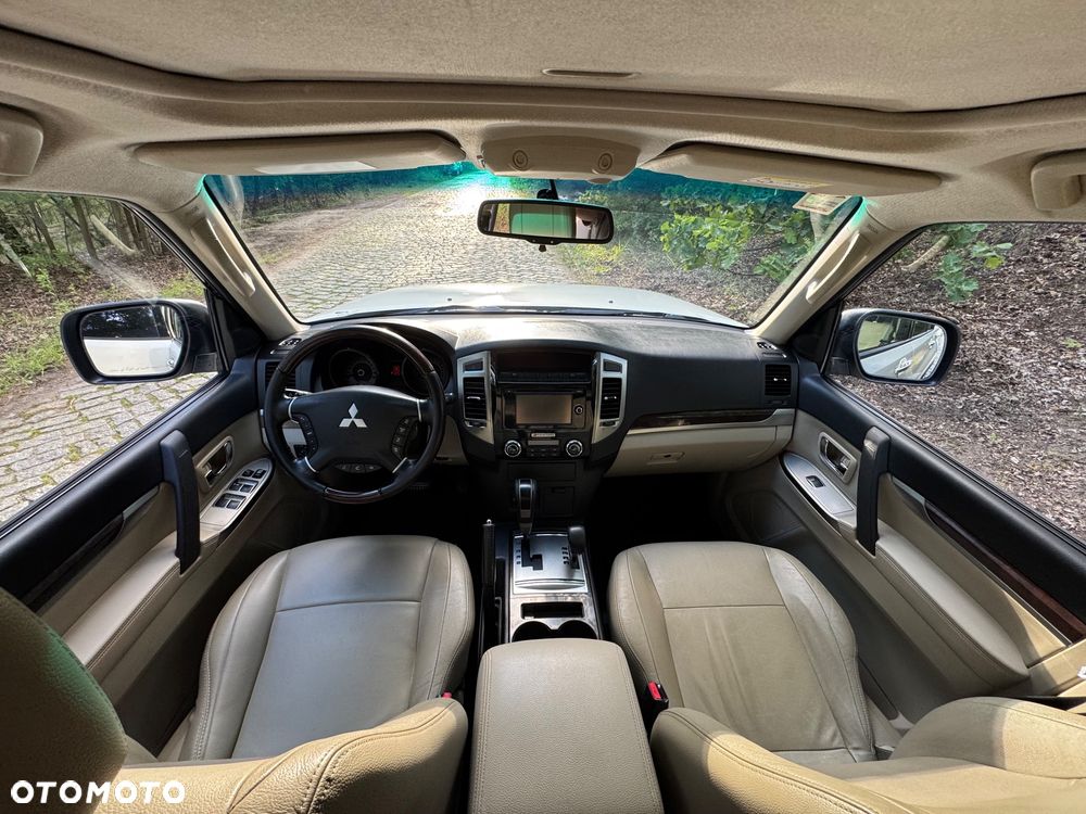 Mitsubishi Pajero - 13