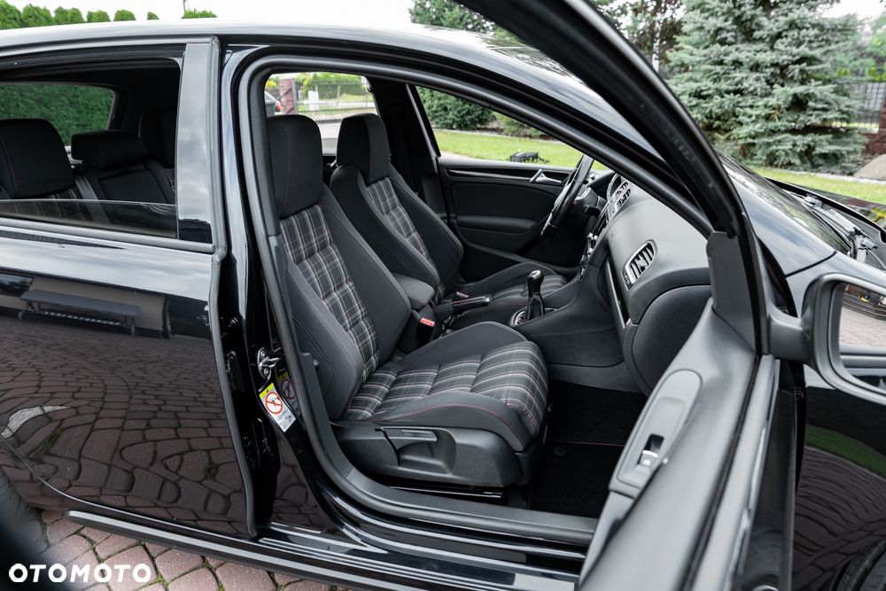 Volkswagen Golf 2.0 GTI - 25
