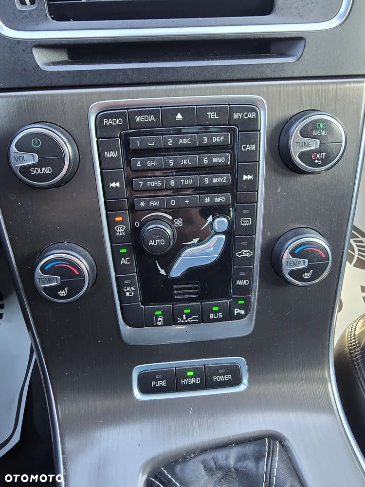 Volvo V60 D6 AWD Plug-in Hybrid R-Design Summum - 26