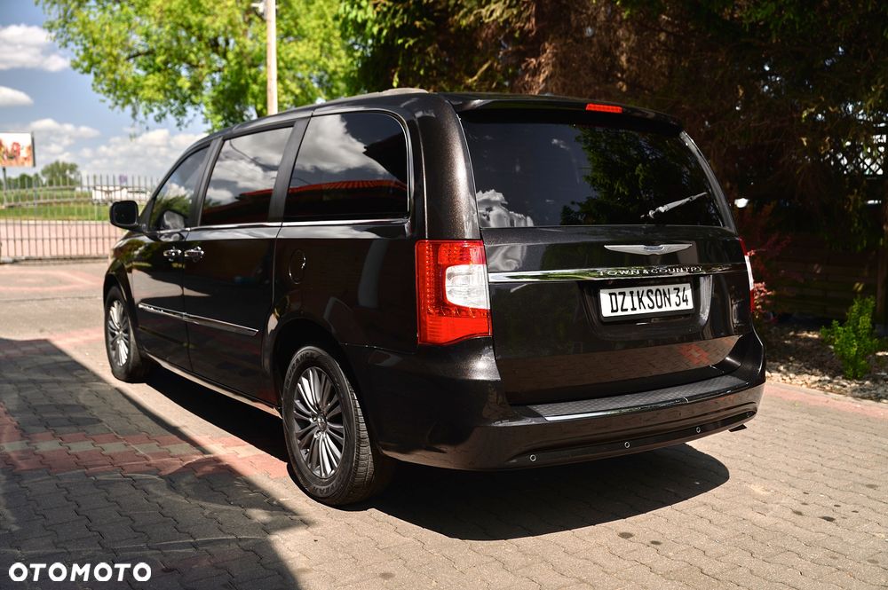 Chrysler Town & Country 3.6 Limited - 12