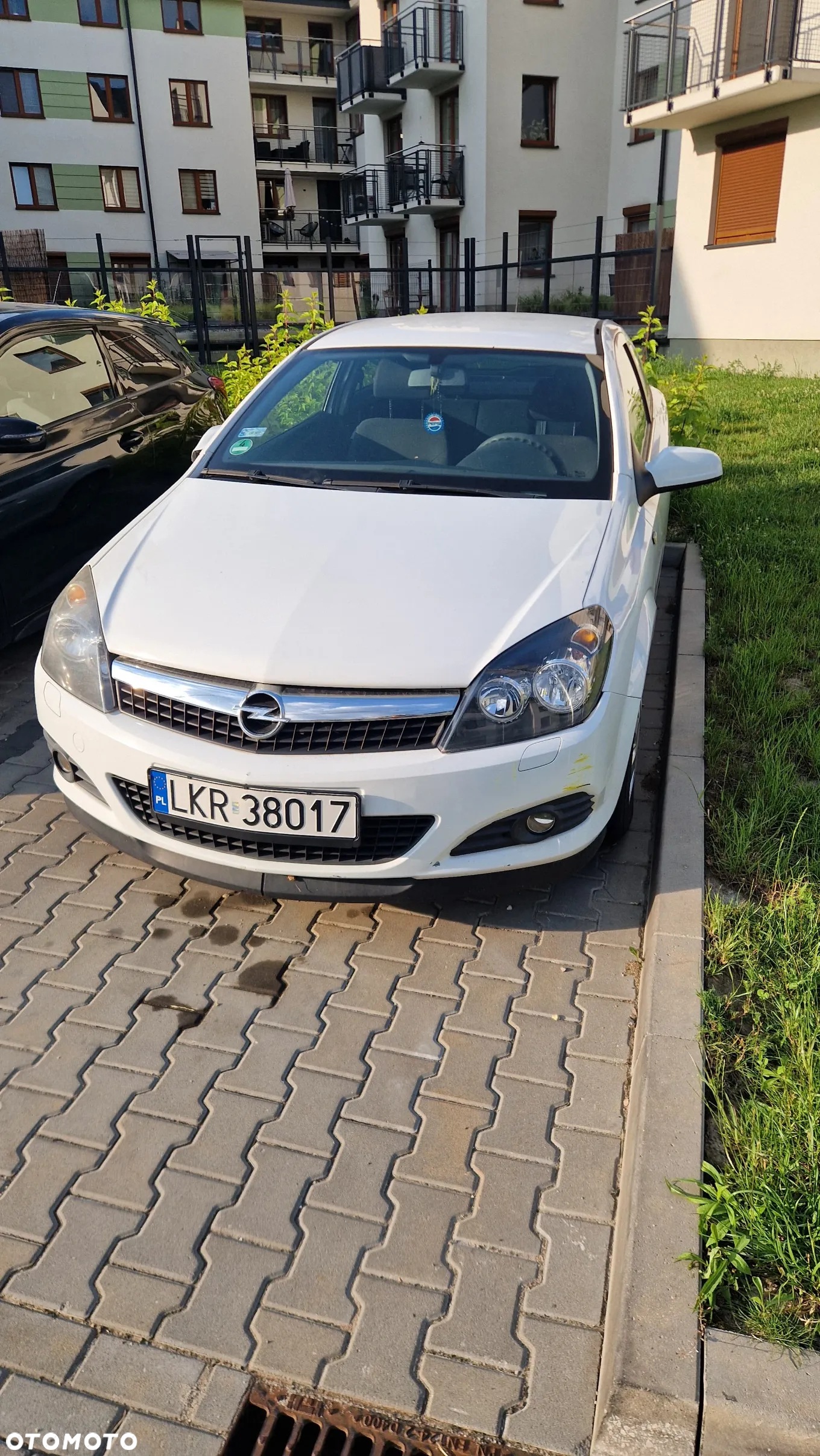 Opel Astra GTC 1.6 - 4