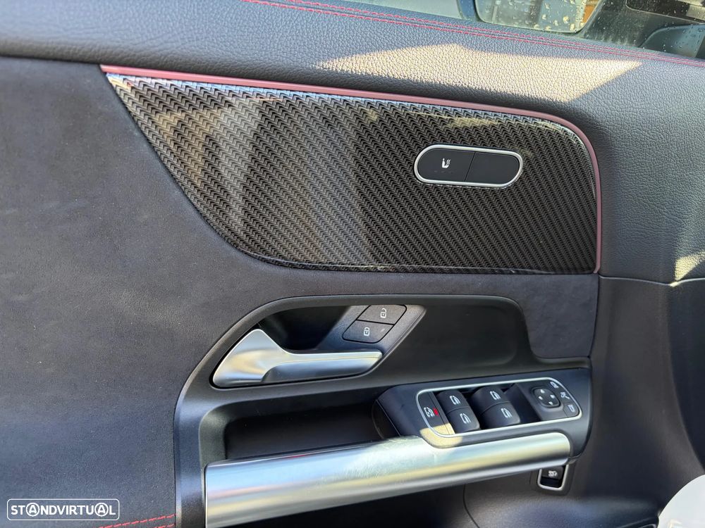 Mercedes-Benz GLA 180 d AMG Line - 12