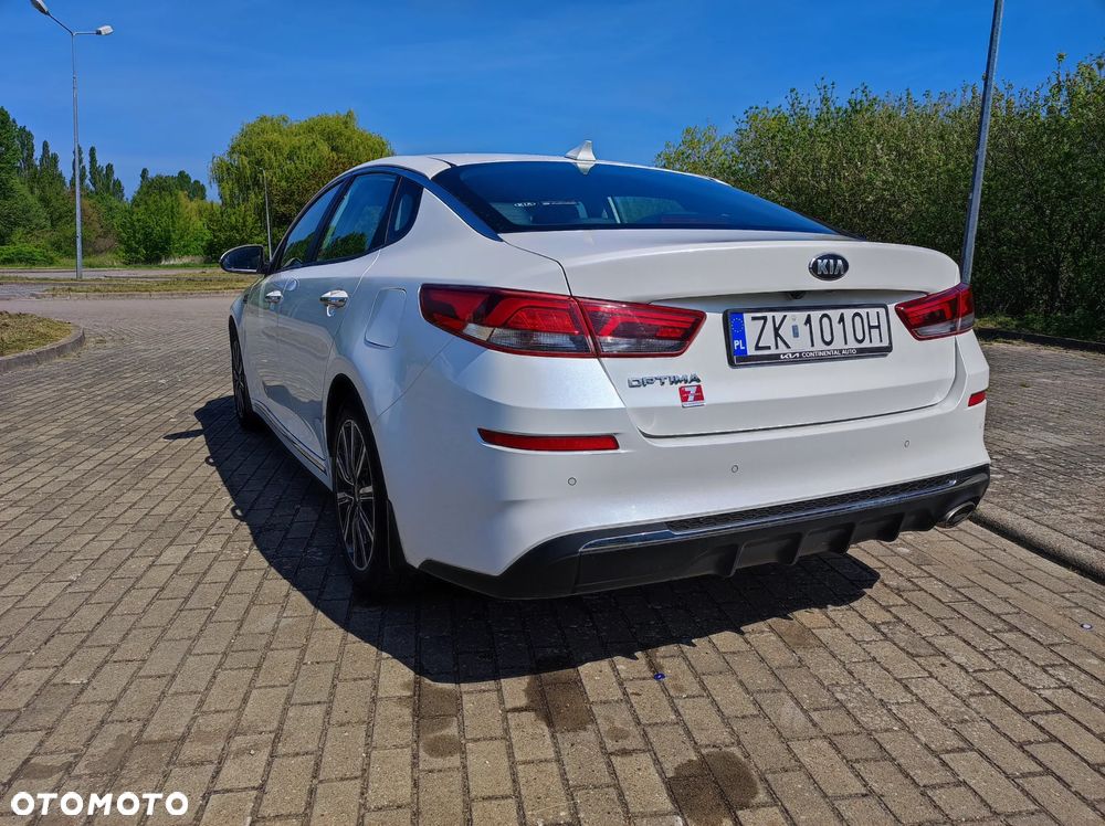 Kia Optima 2.0 L - 14