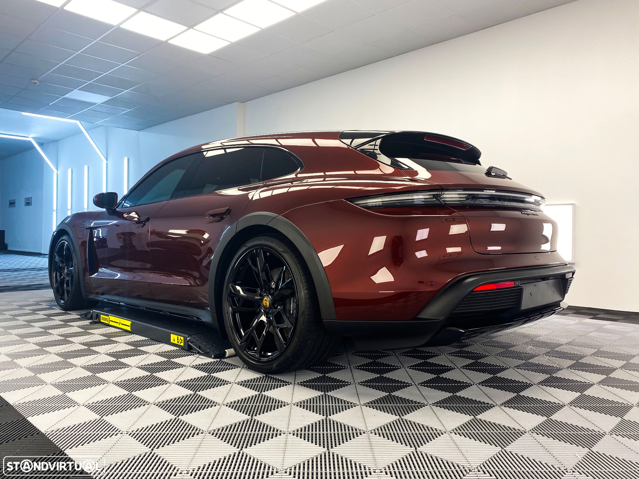 Porsche Taycan Cross Turismo 4 - 2