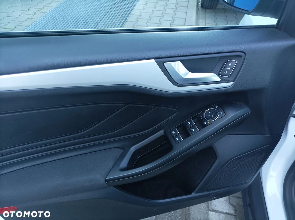 Ford Focus 1.0 EcoBoost mHEV Titanium X - 16
