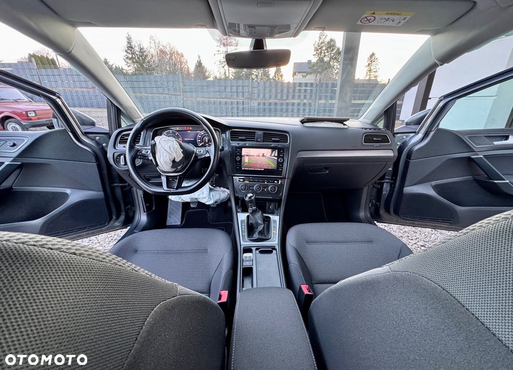 Volkswagen Golf - 28