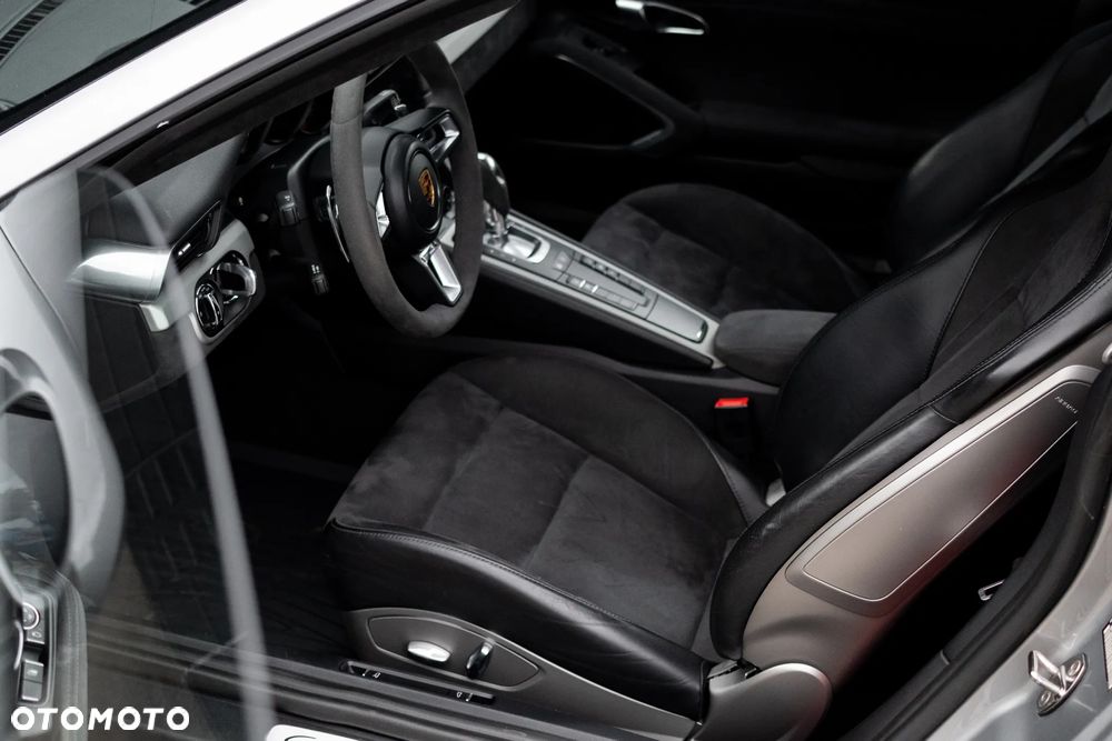 Porsche 911 Carrera GTS PDK - 14