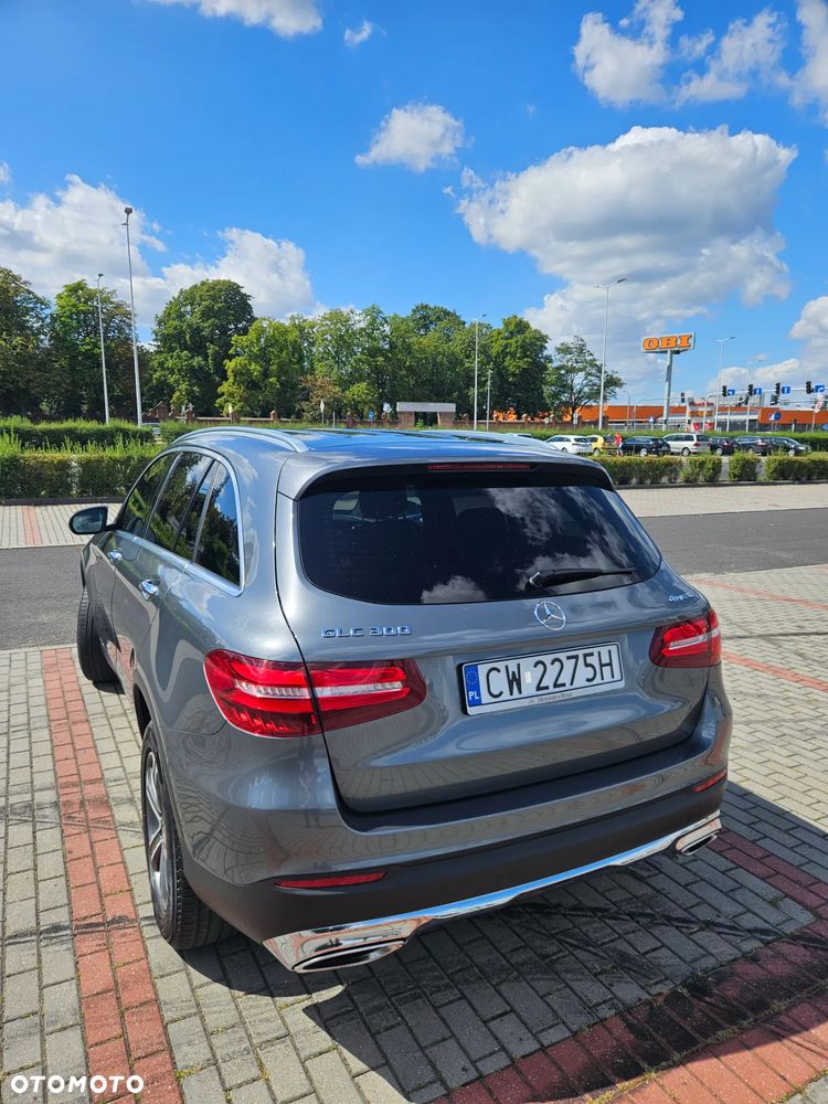 Mercedes-Benz GLC 300 4Matic 9G-TRONIC Exclusive - 3