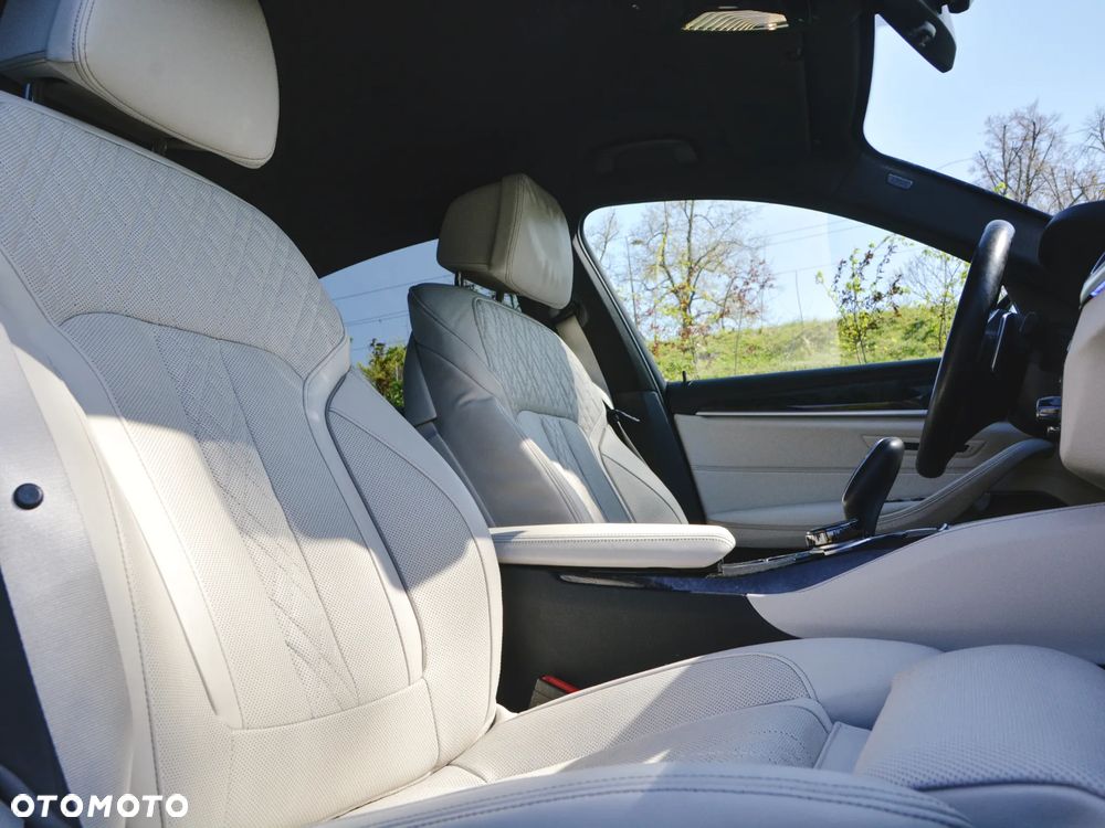 BMW Seria 5 540d xDrive mHEV M Sport sport - 25