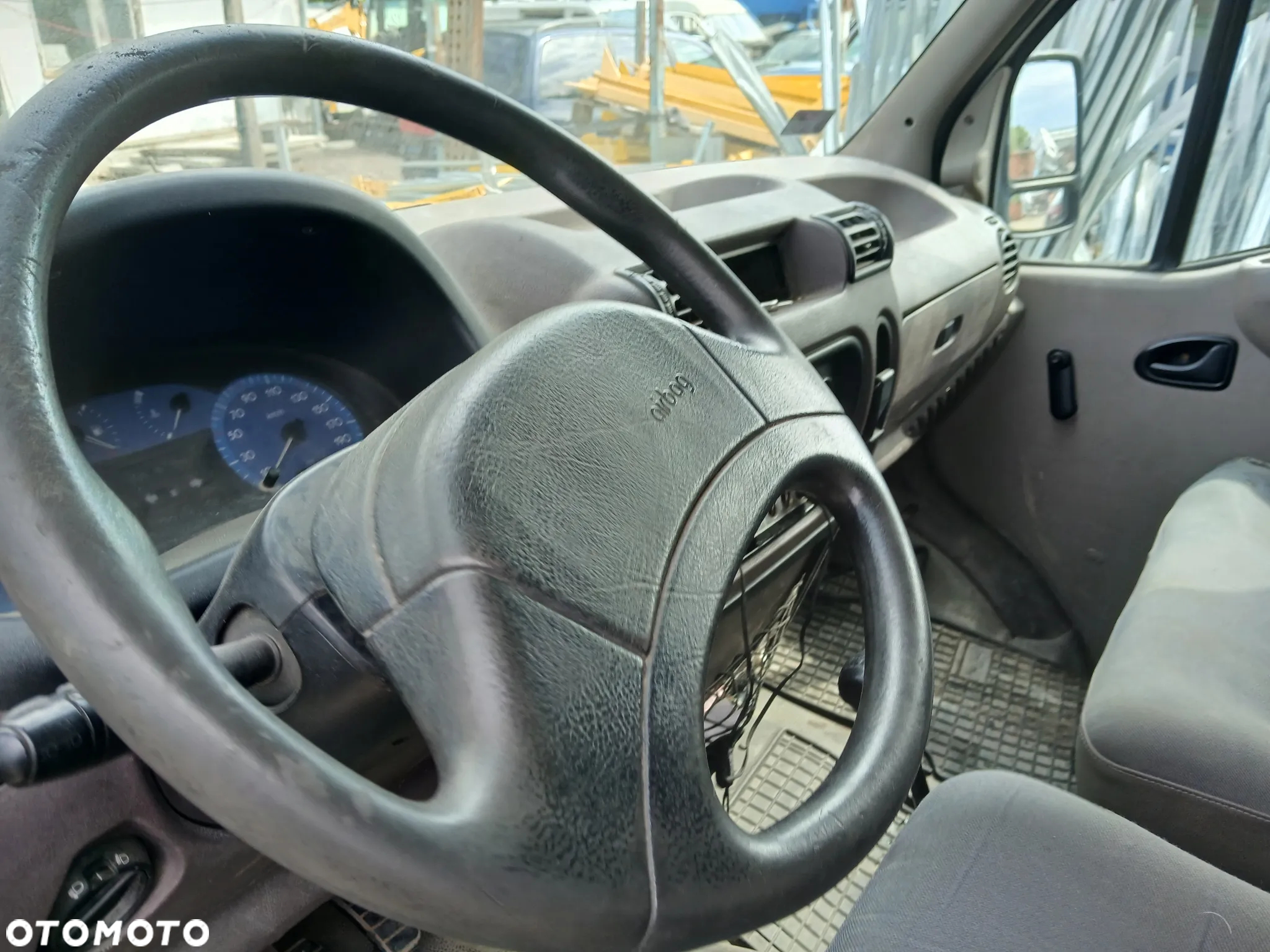 renault master II  fotel fotele kanapa deska kokpit podsufitka boczek boczki klamka podłokietnik licznik - 3