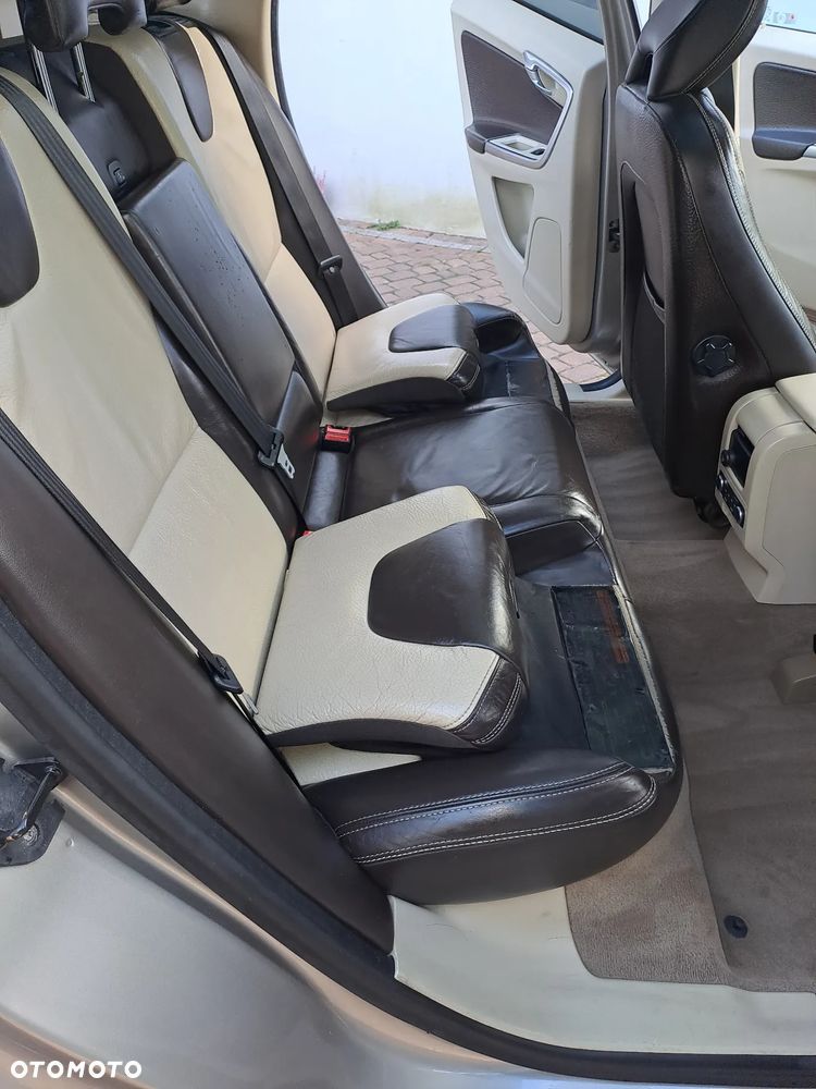 Volvo XC 60 D5 AWD Summum - 11