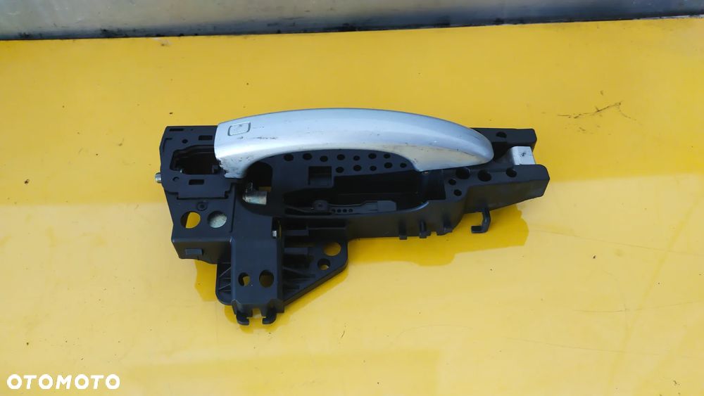 8T0837209 KLAMKA VW / AUDI - 1