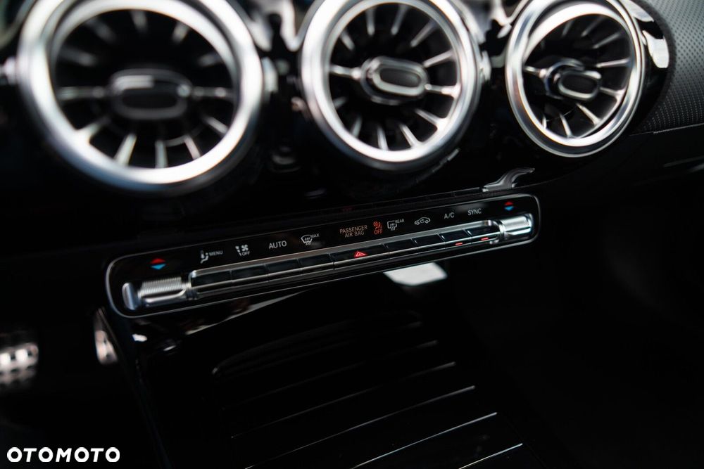 Mercedes-Benz CLA - 13