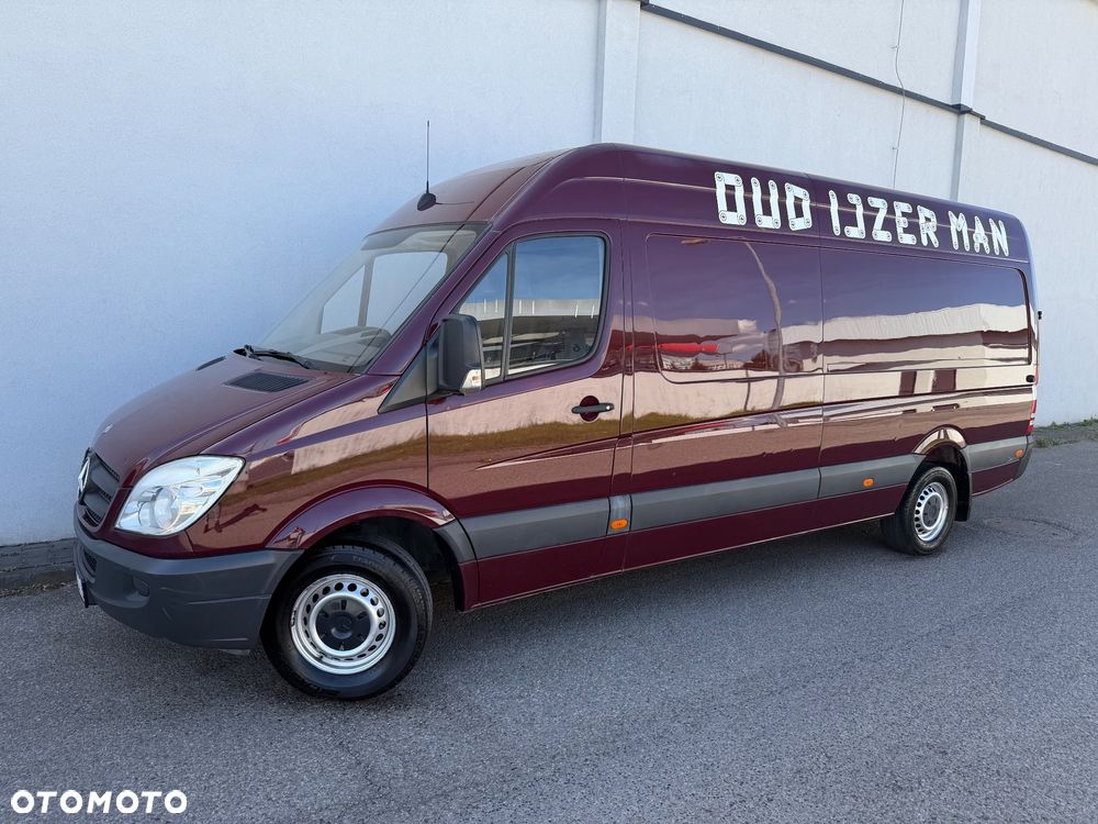Mercedes-Benz Sprinter 319 - 12