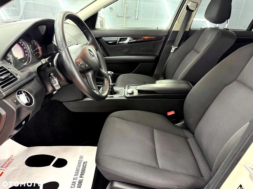 Mercedes-Benz Klasa C 220 CDI DPF (BlueEFFICIENCY) Elegance - 23