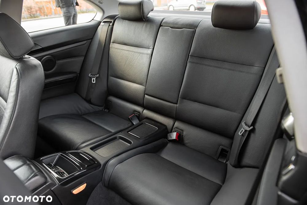 BMW Seria 3 325i - 24