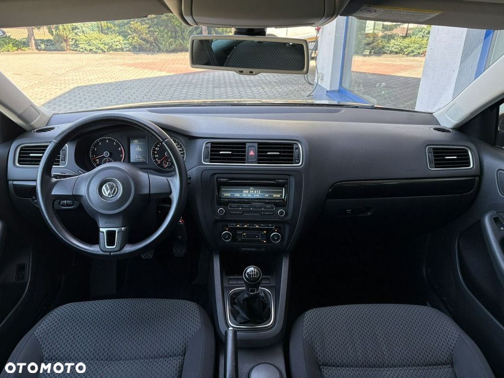 Volkswagen Jetta - 12