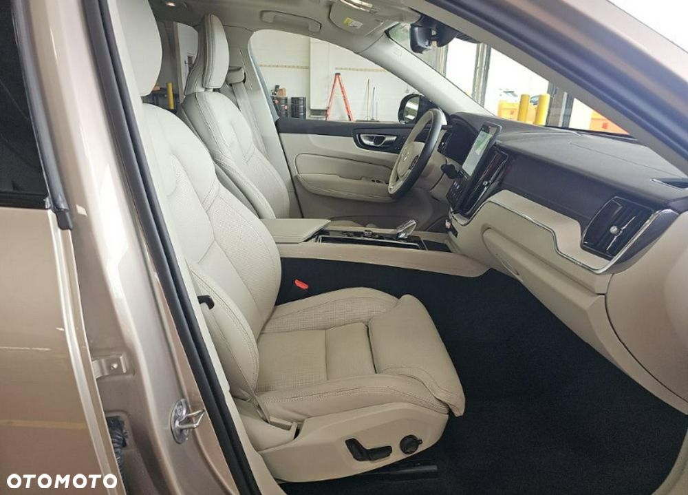 Volvo XC 60 B5 B AWD Ultra Dark - 10
