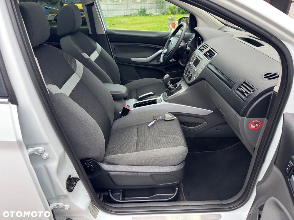Ford Kuga - 27