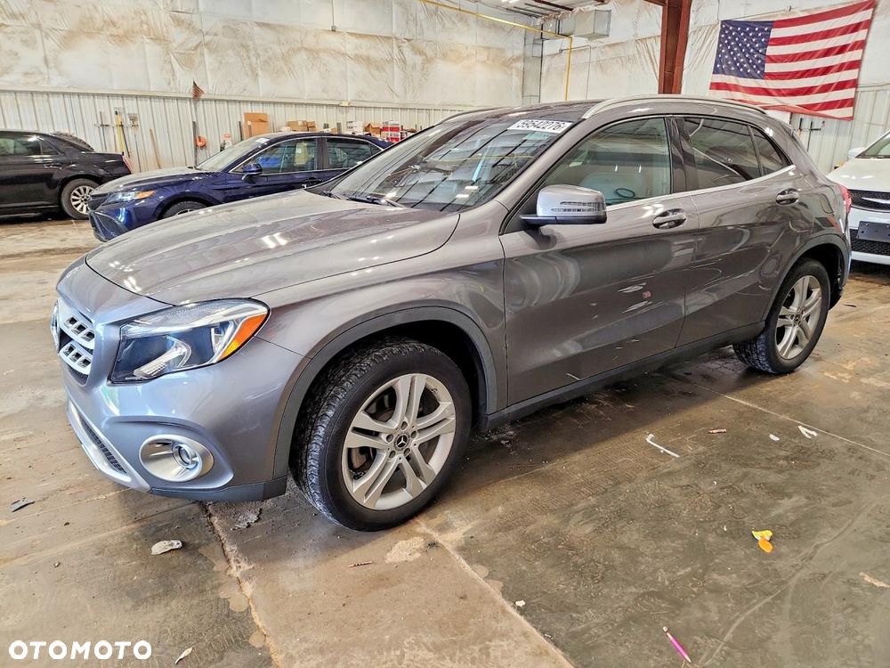 Mercedes-Benz GLA 250 4Matic 8G-DCT - 2